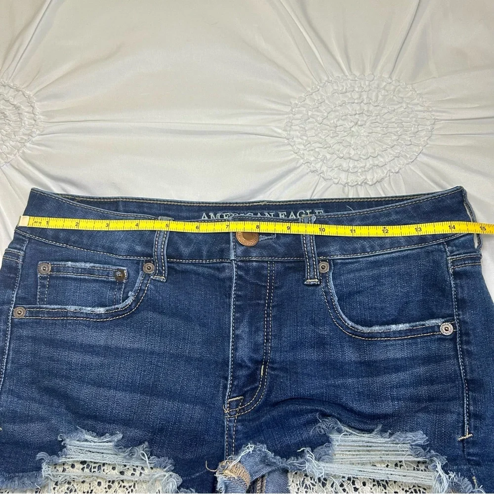 American Eagle Denim & Cream Lace Pocket Frayed Hem Shortie Jean Shorts Size 8